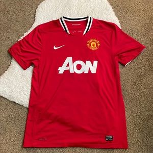 Nike men’s L Manchester United 2011 home jersey